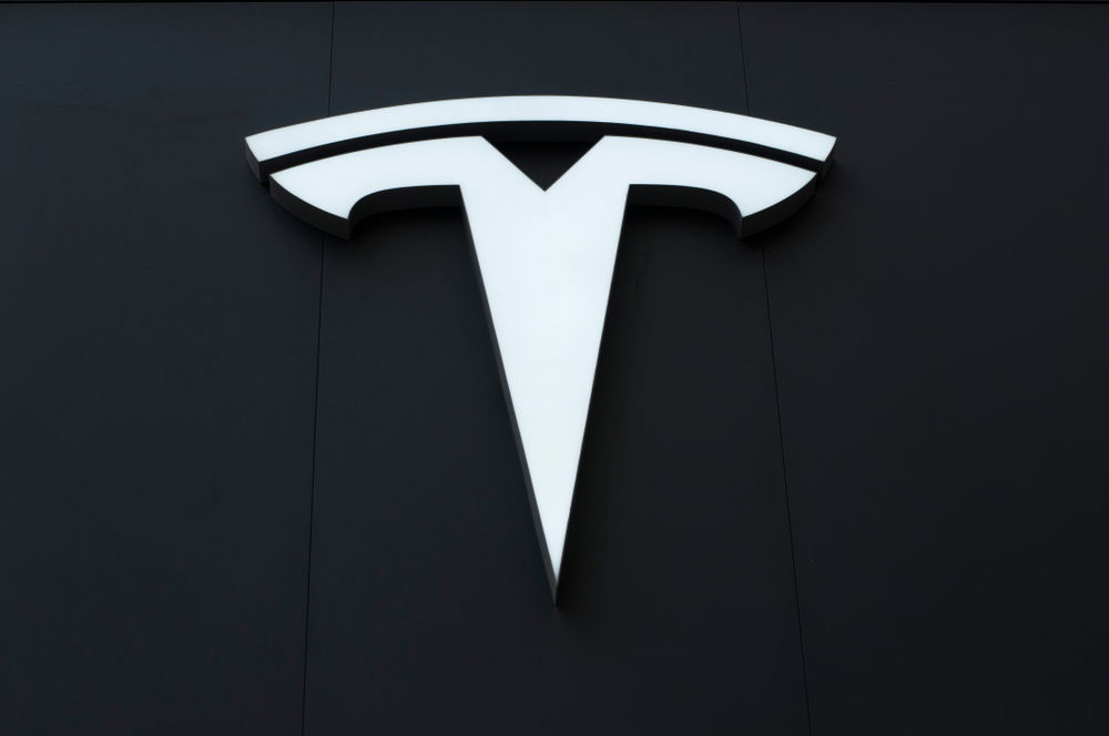 Read more about the article Tesla: Es rappelt!