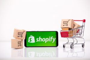 Read more about the article Trotz solide Zahlen etwas schwächer: Eine Analyse von Shopify